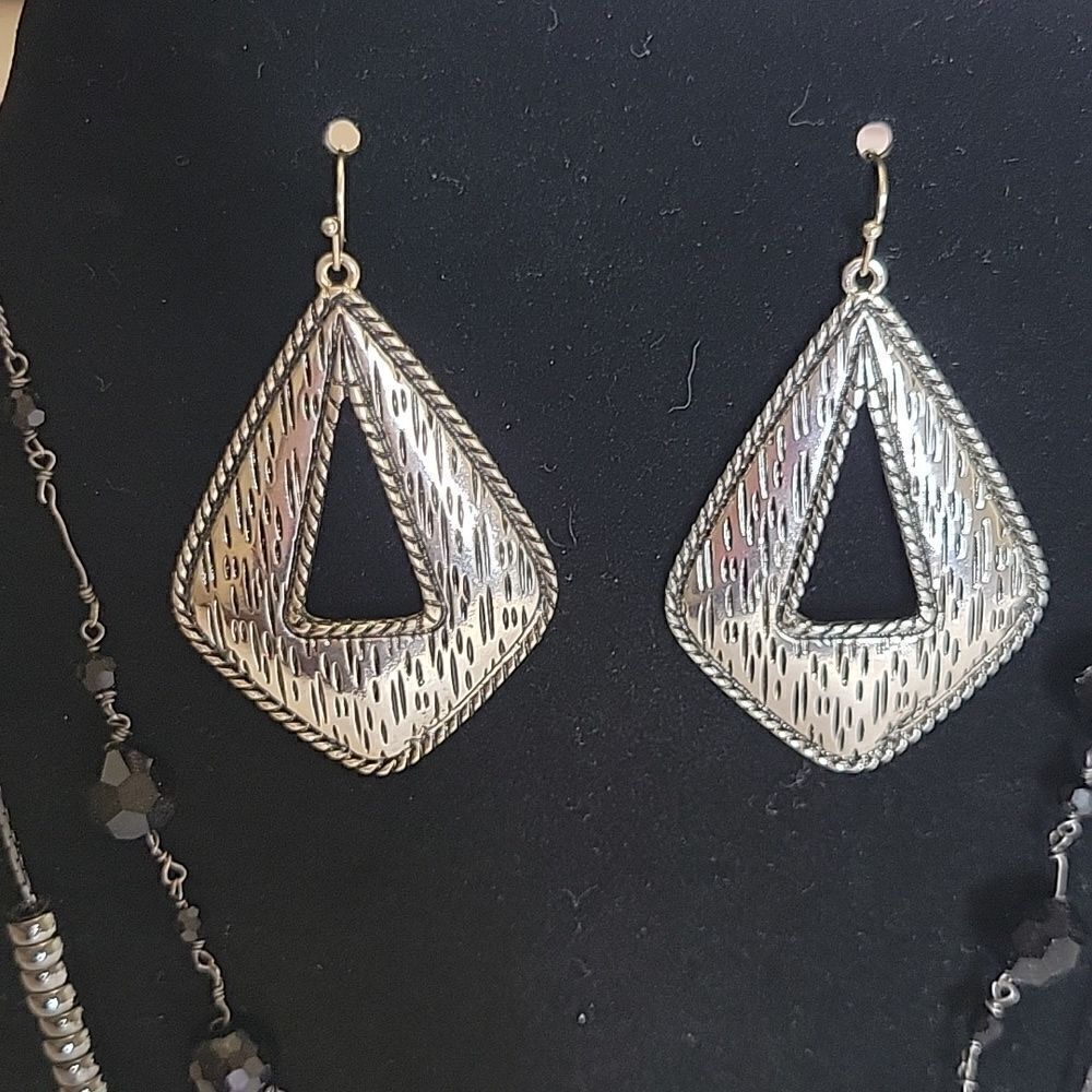 LOFT Three Piece Jewelry Bundle - Picture 4 of 9